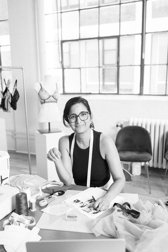 Ruhee, founder of Rubies Bras in a workshop setting.